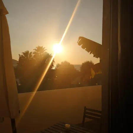 Rosalia Oda ve Kahvaltı Redang Island